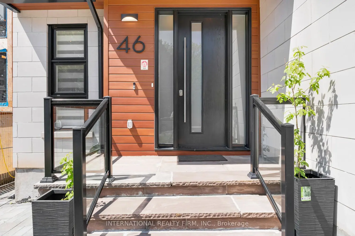 46 Sunnypoint Crescent photo 3