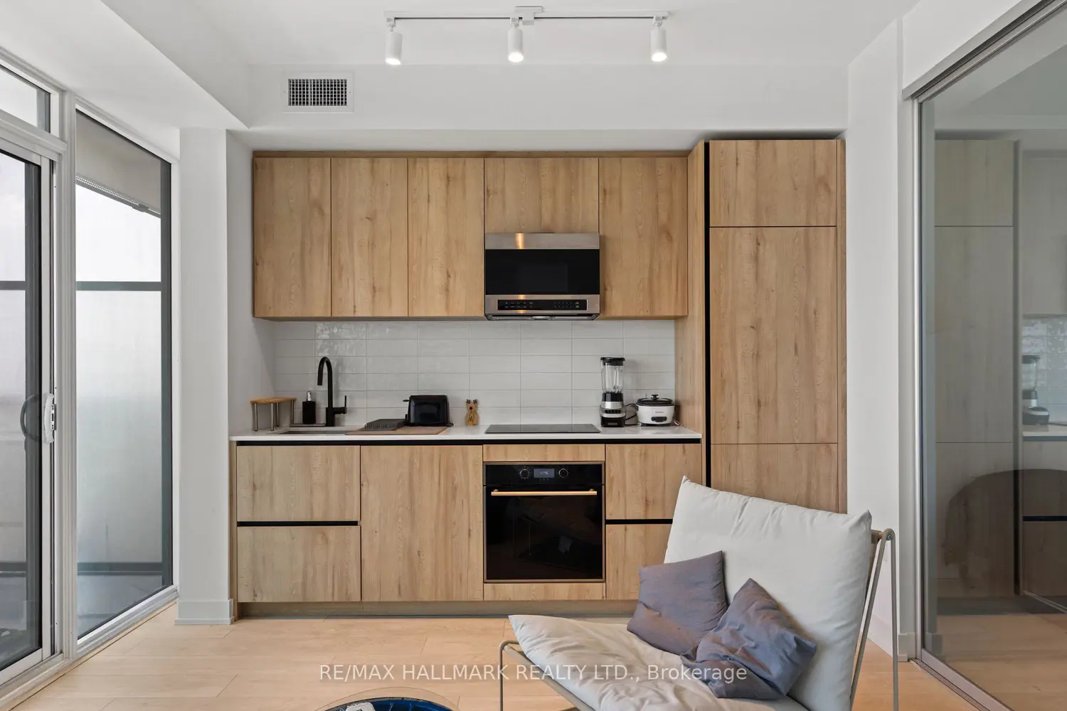 127 Broadway Avenue 1611 photo 4