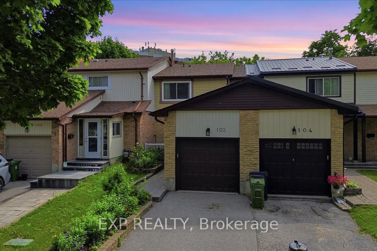 102 Red River Crescent