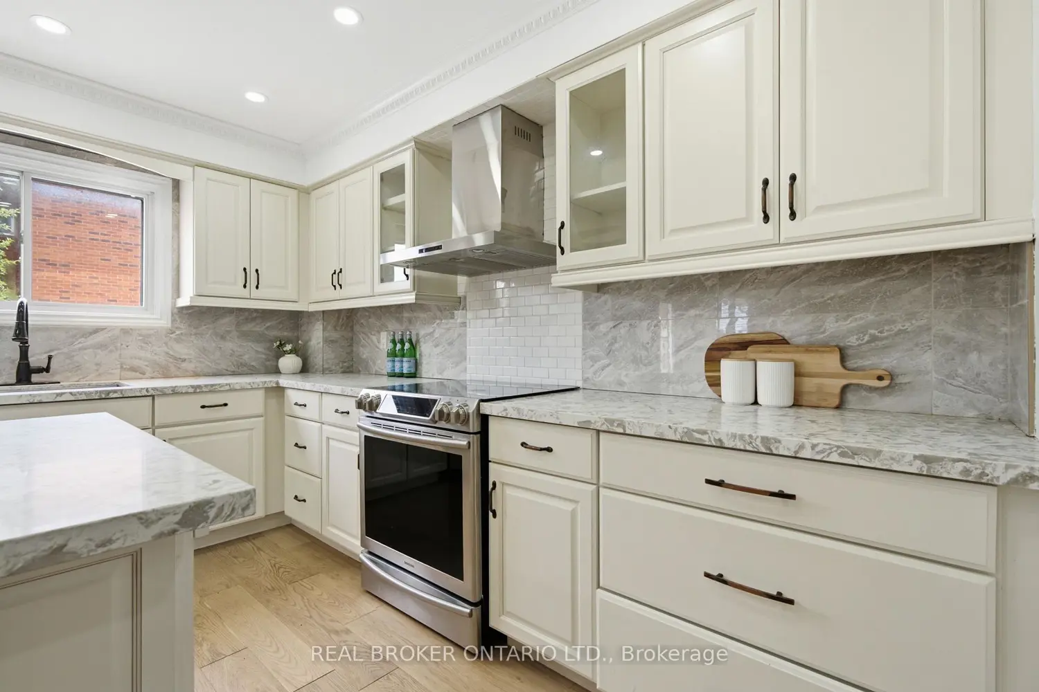 94 Roxana Avenue photo 5