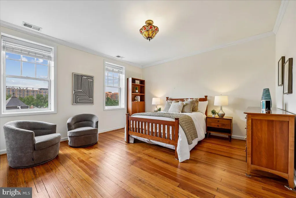 126 E Street SE, Washington, DC 20003 photo 5