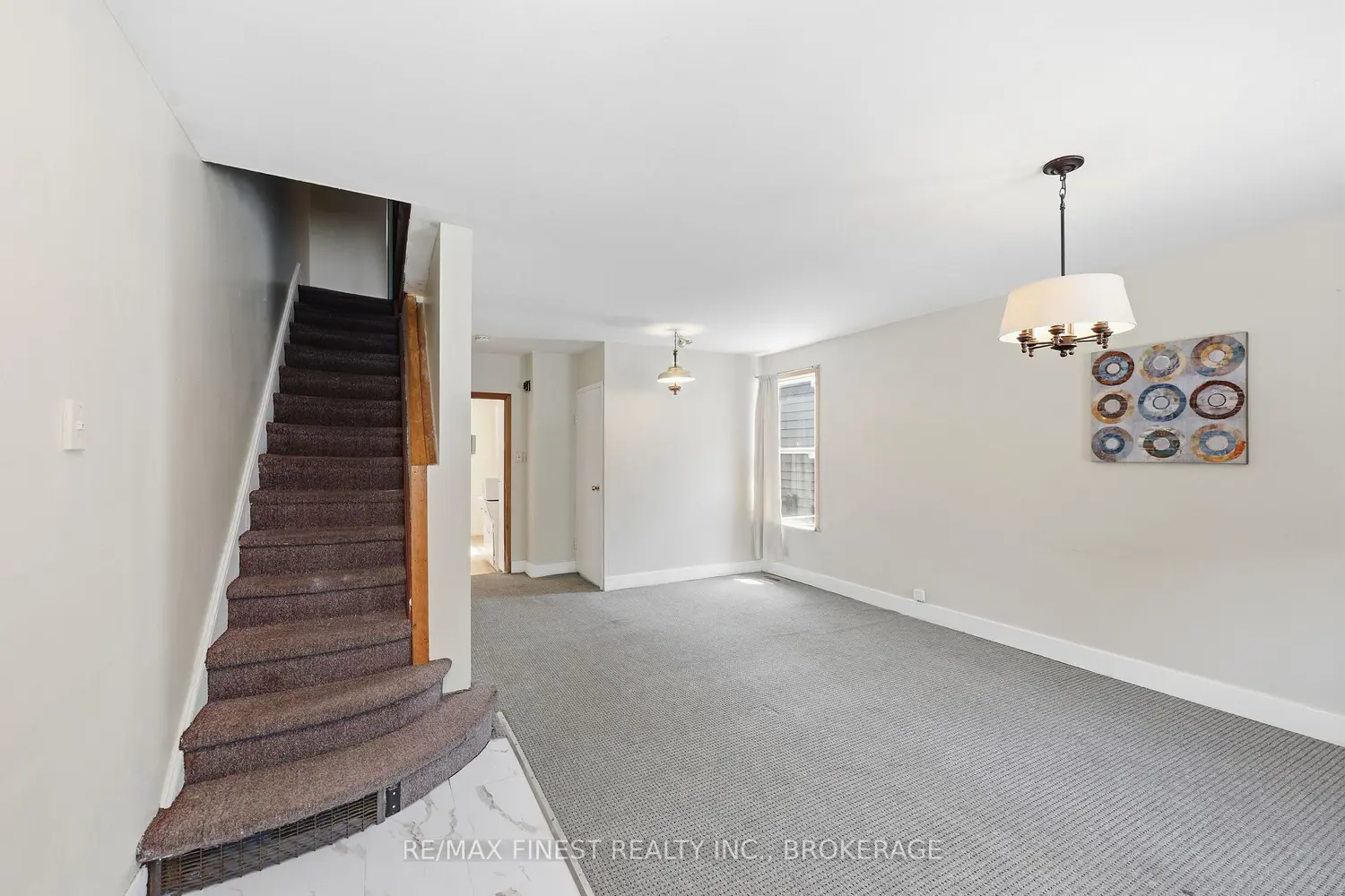 445 Albert Street photo 3