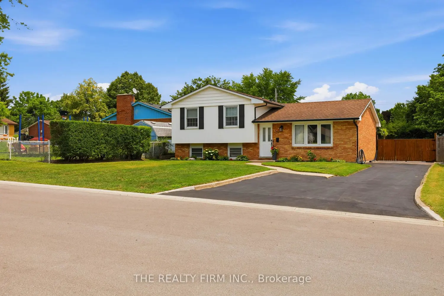 162 Oakwood Drive photo 2