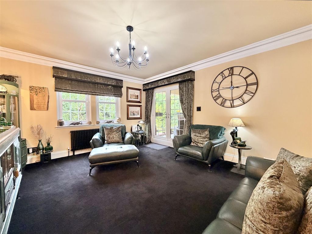 4 bed town house for saleBurnside Gate, Hamilton ML3 photo 5