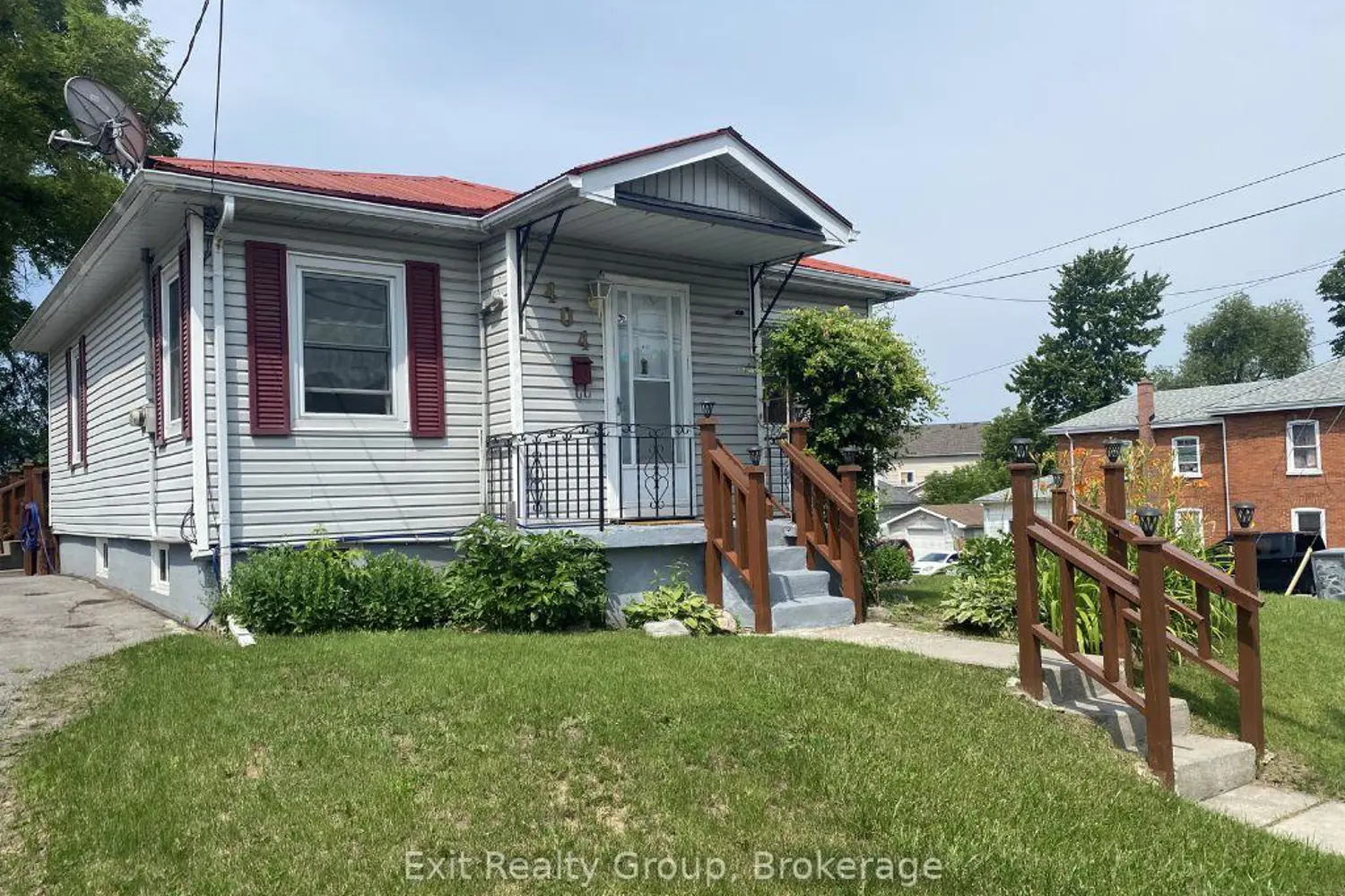404 Bleecker Avenue photo 2