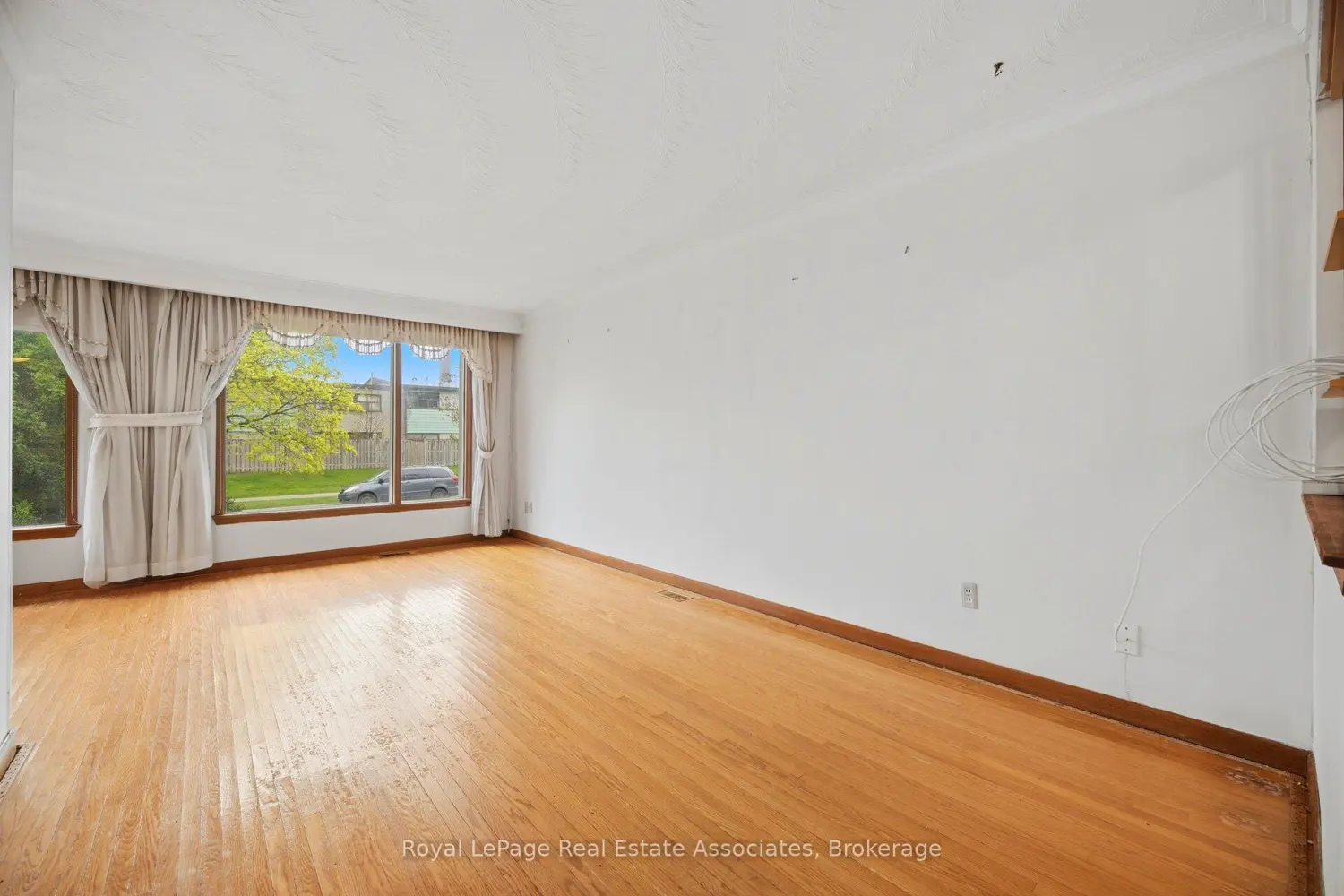 193 Kingsview Boulevard photo 4