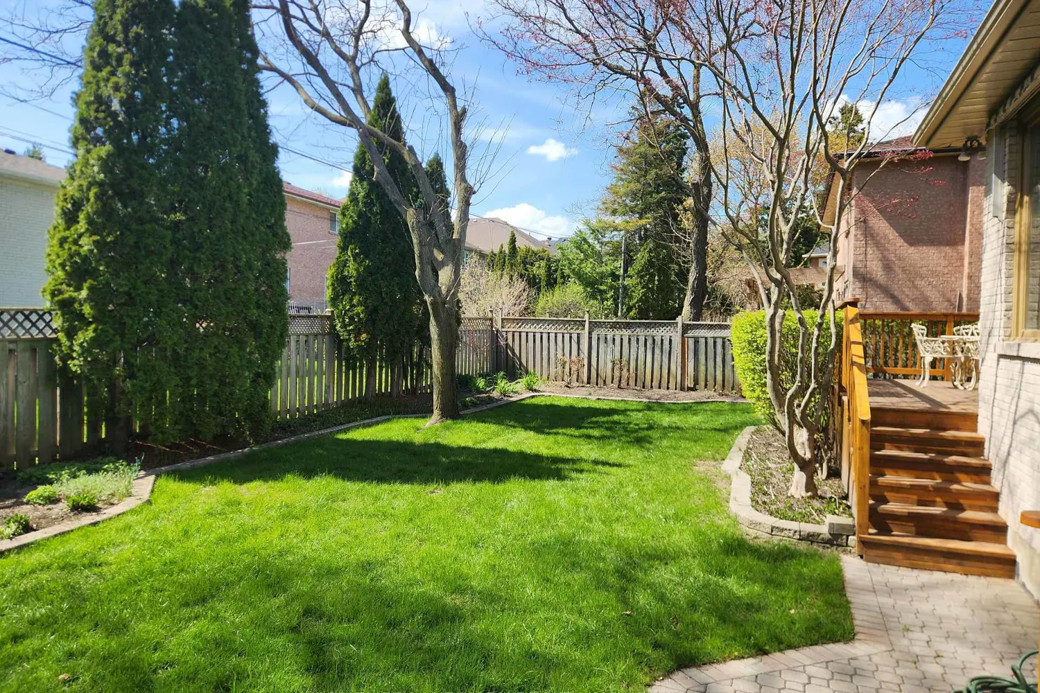 16 Lawnview Drive photo 2