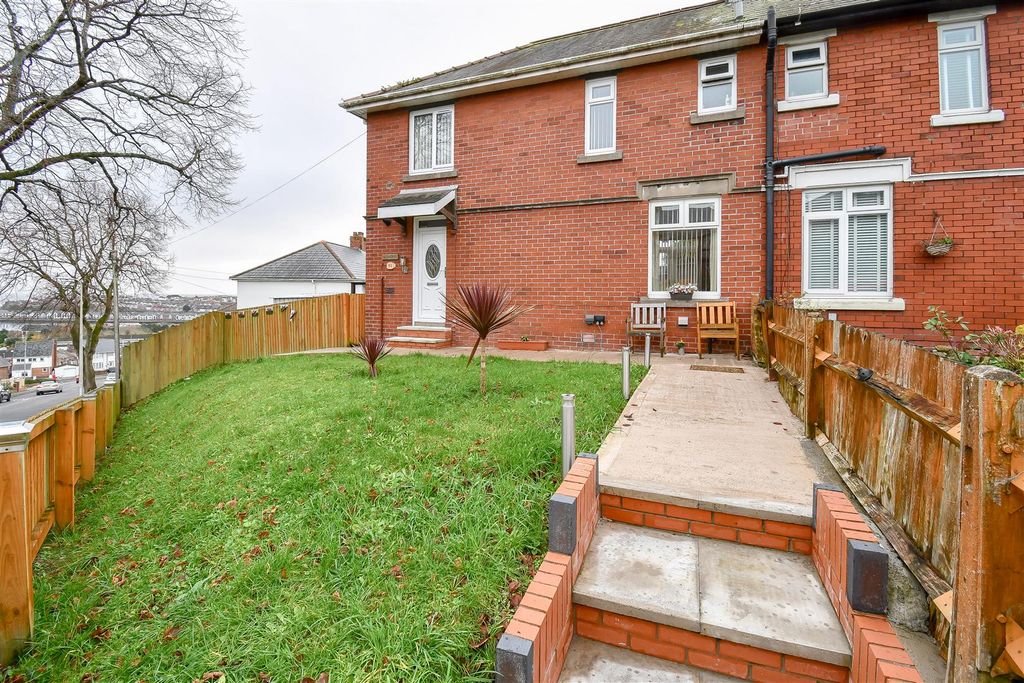 3 bed semi-detached house for saleCollege Road, Barry CF62
