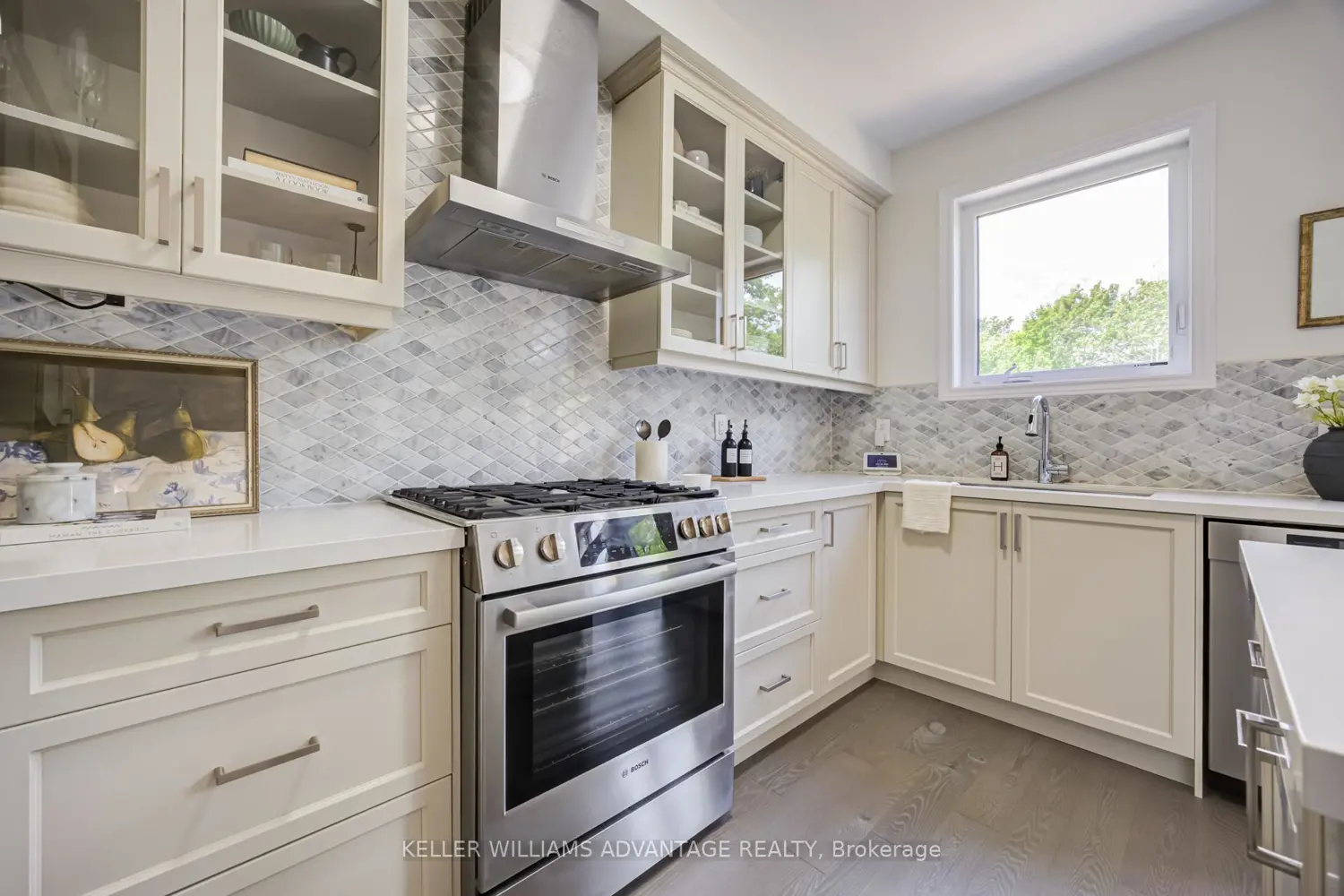 46 Sutcliffe Drive photo 2