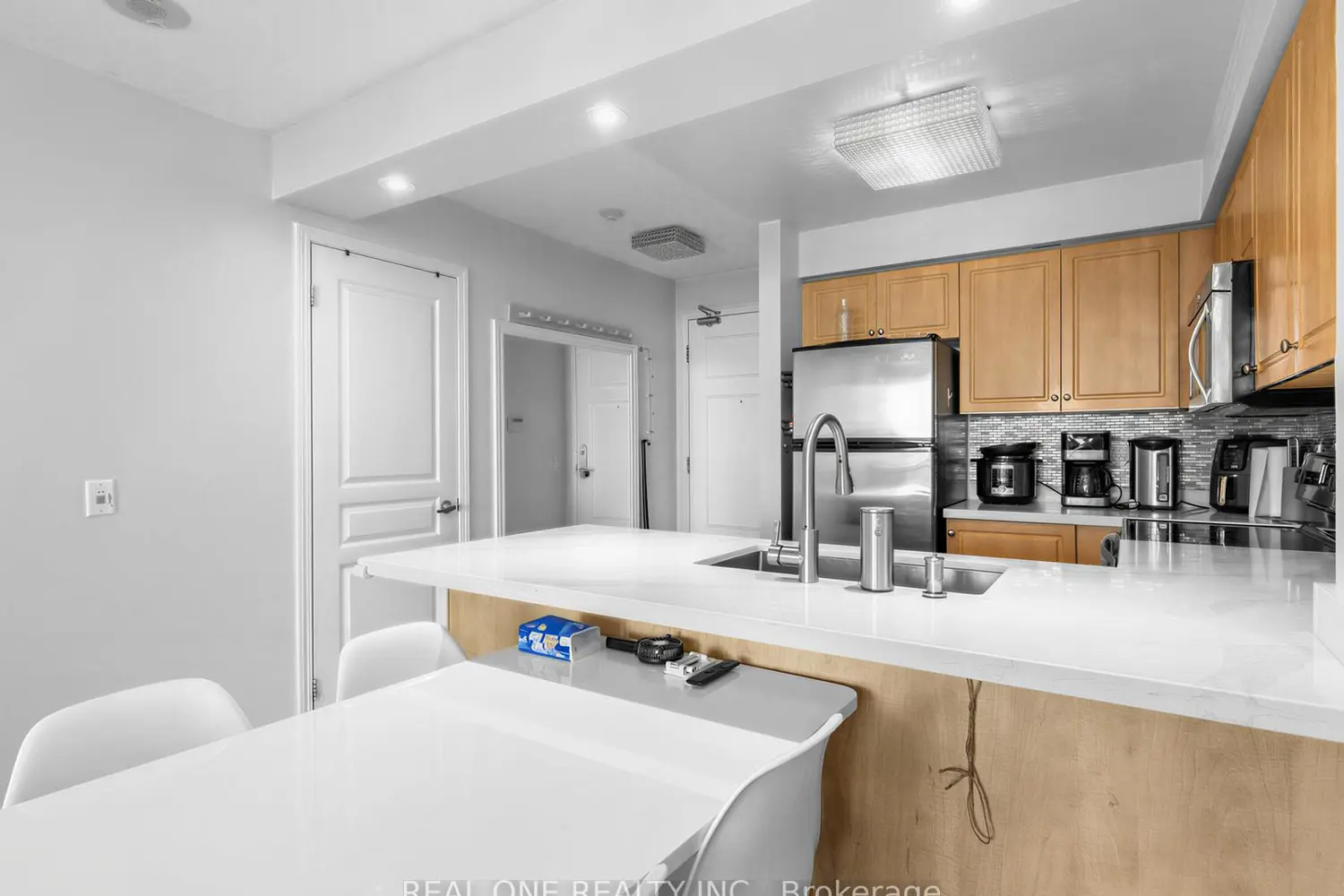 310 Red Maple Road 1203 photo 3