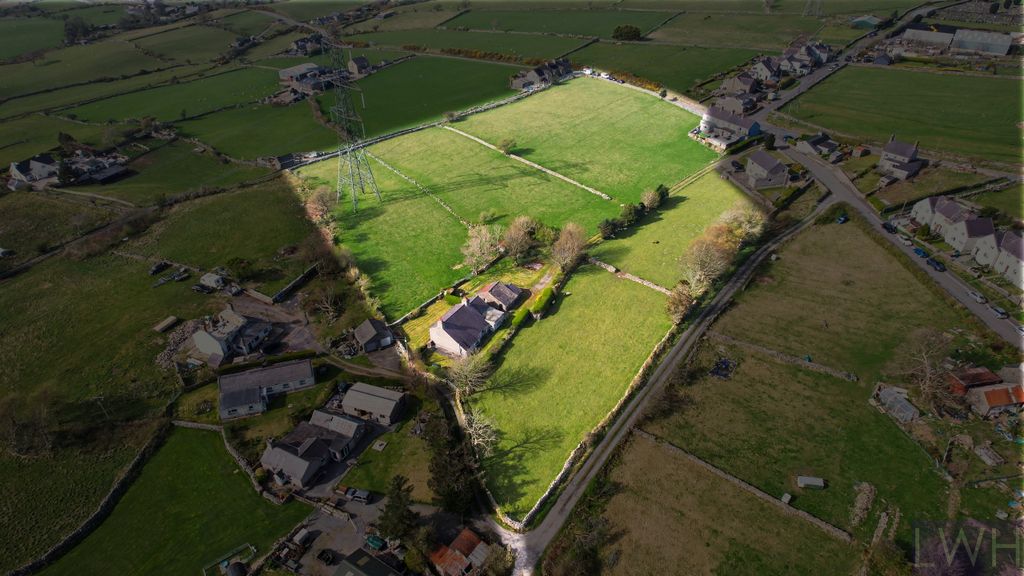 4 bed farm for saleCae Sion Farm, Carmel - 5.3 Ac LL54