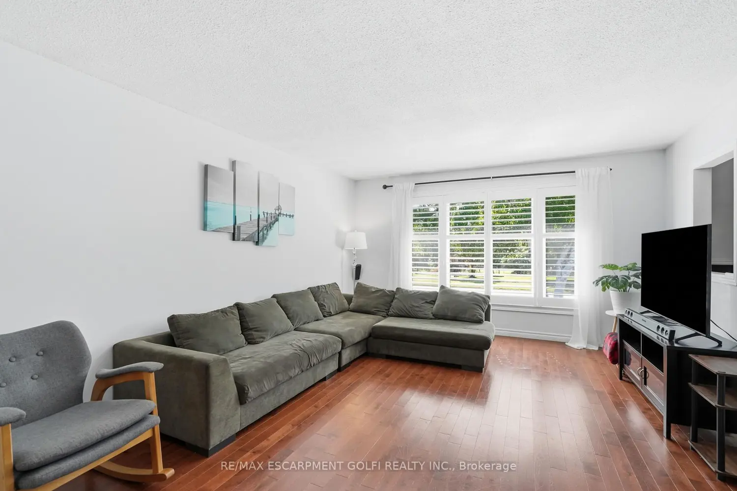 33 Debora Drive photo 3