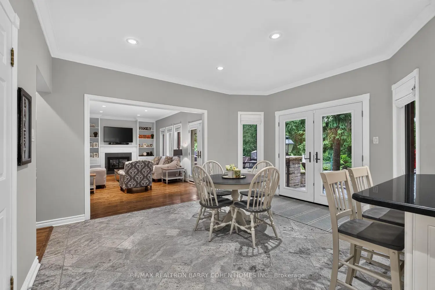 110 Upper Canada Drive photo 4