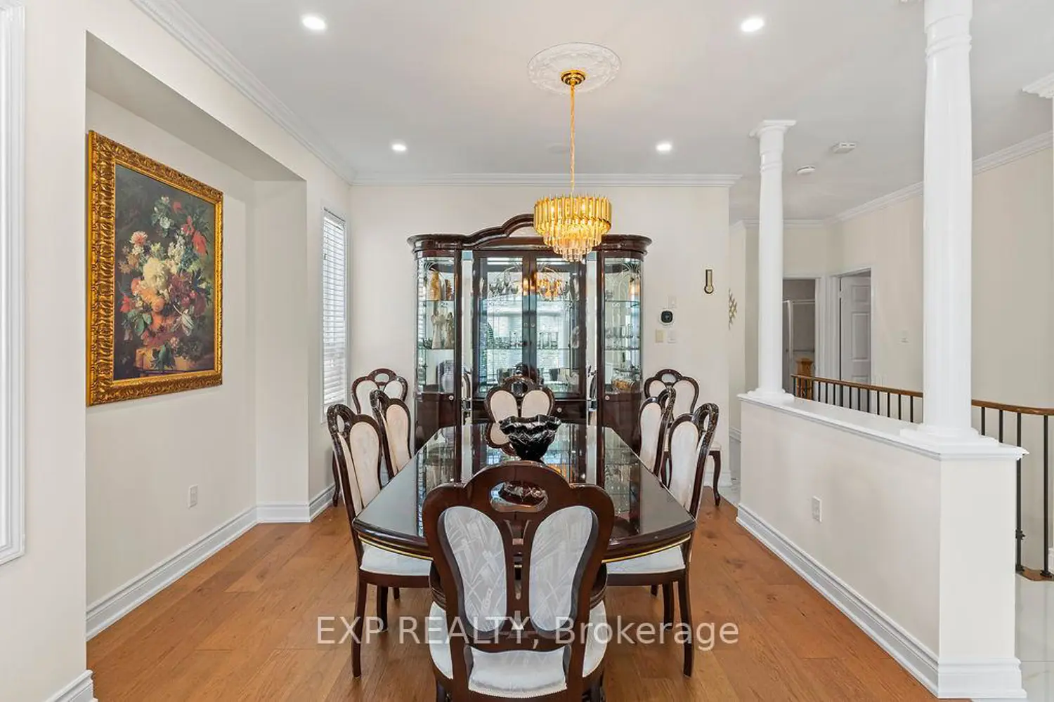 225 Ellis Crescent photo 5