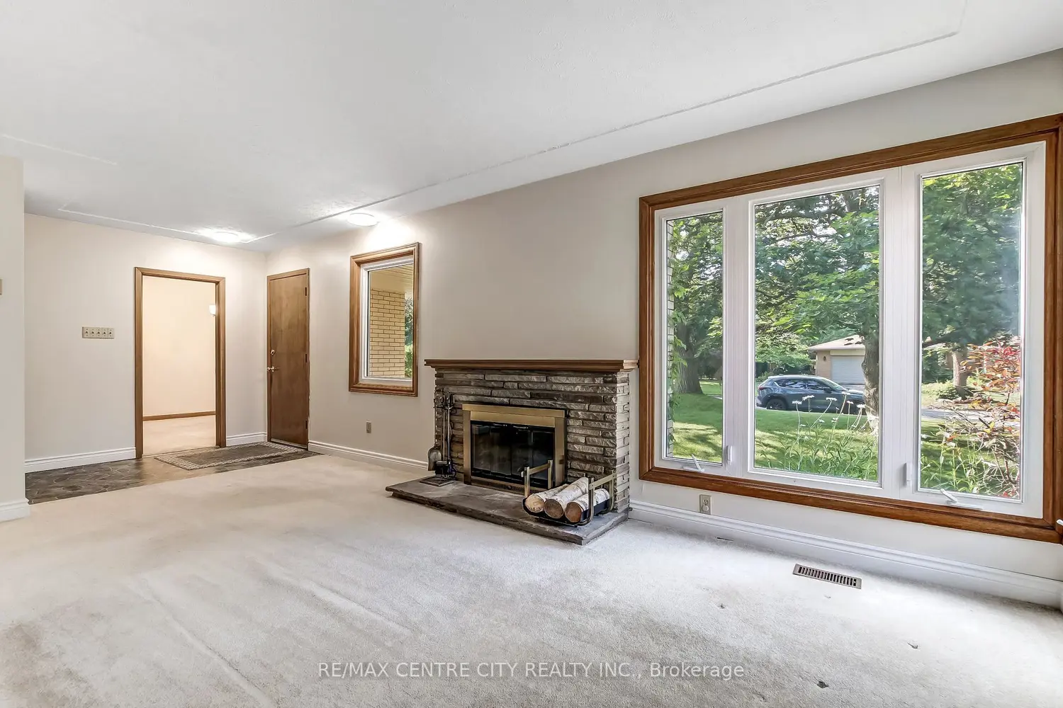 776 Headley Drive photo 4