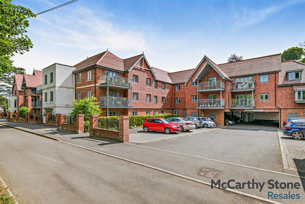 2 bed flat for saleCanning Place, Granham Close, Marlborough SN8