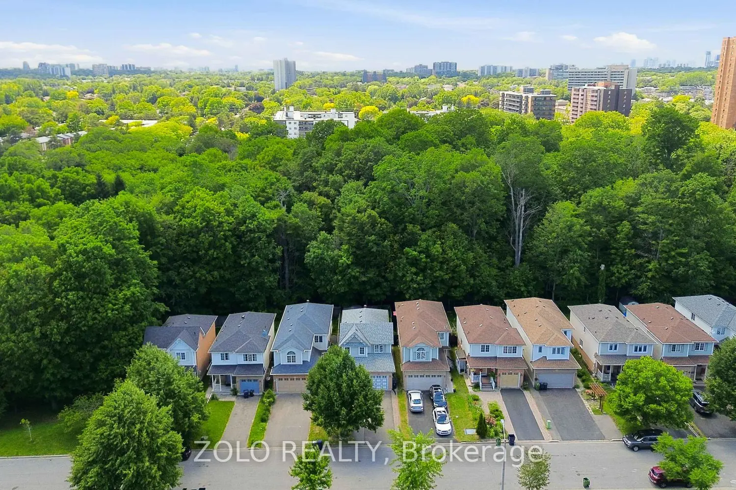 82 Piperbrook Crescent photo 3