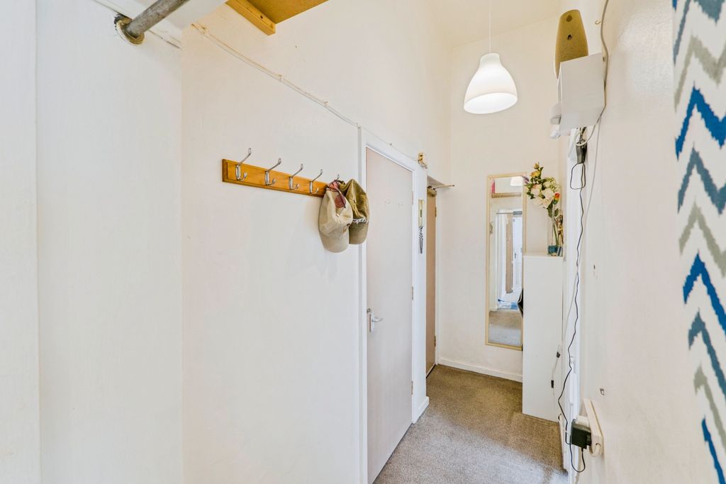 1 bed flat for saleCourt Road, Barry CF63 photo 5