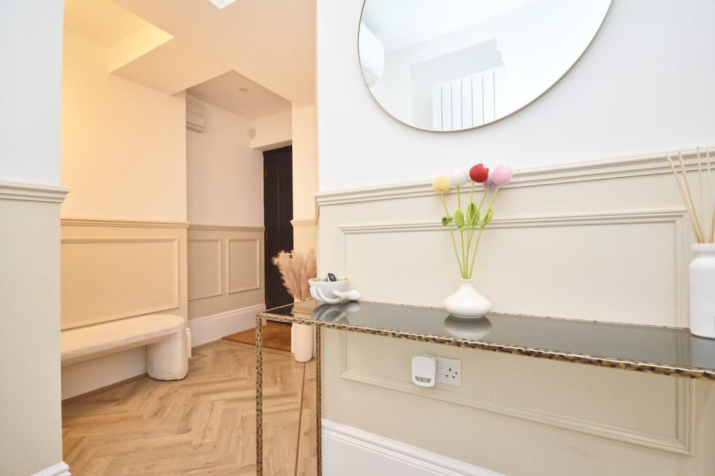 2 bed flat for saleBath Road, Bitton, Bristol BS30 photo 3