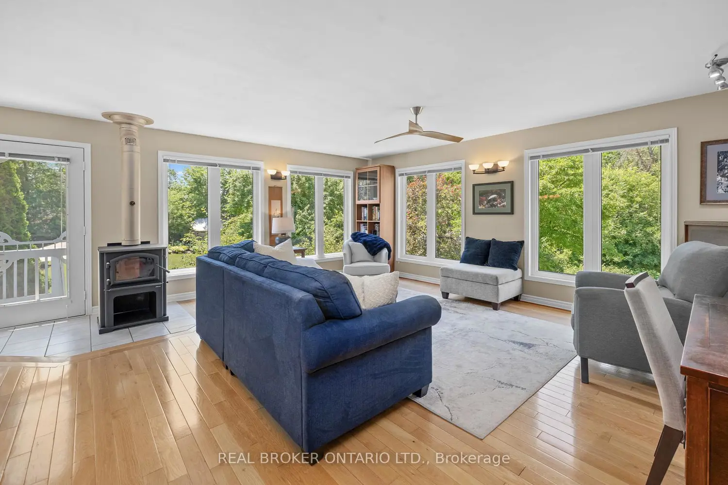 6550 Rideau Valley Drive photo 2