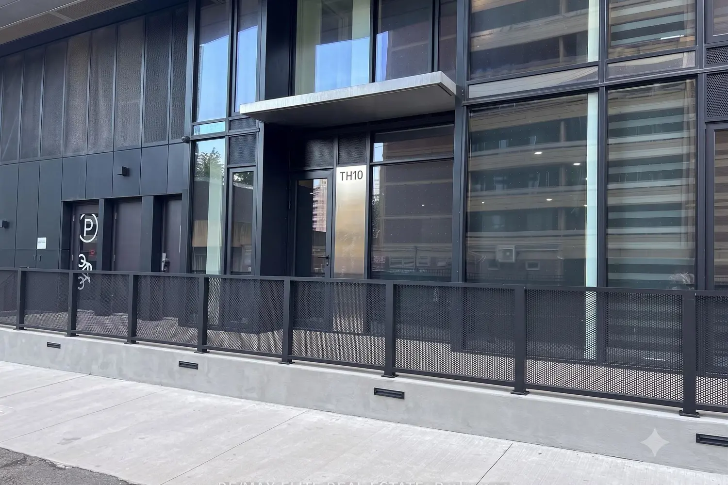 55 Charles Street Th10 photo 2