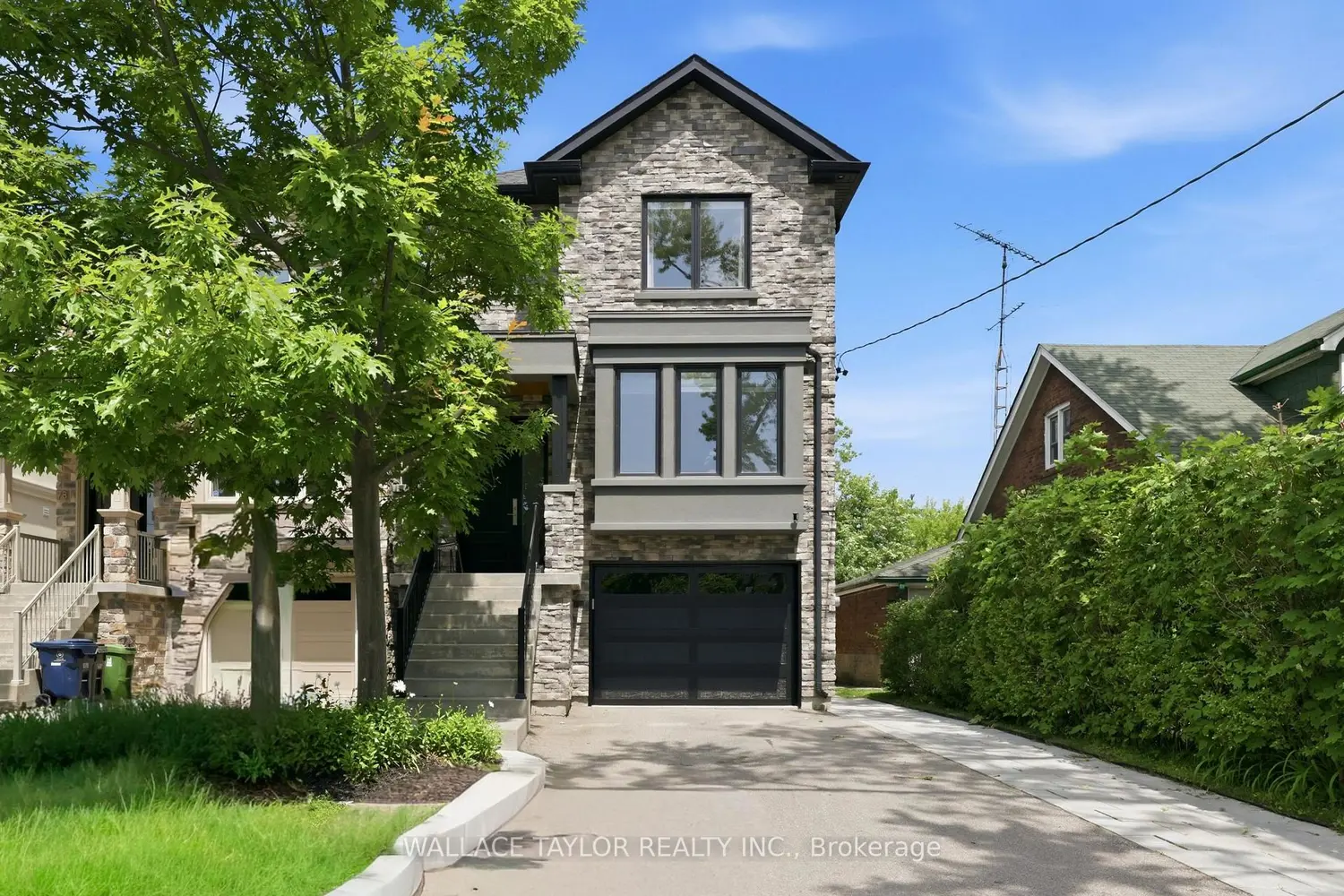 76 Ash Crescent photo 2