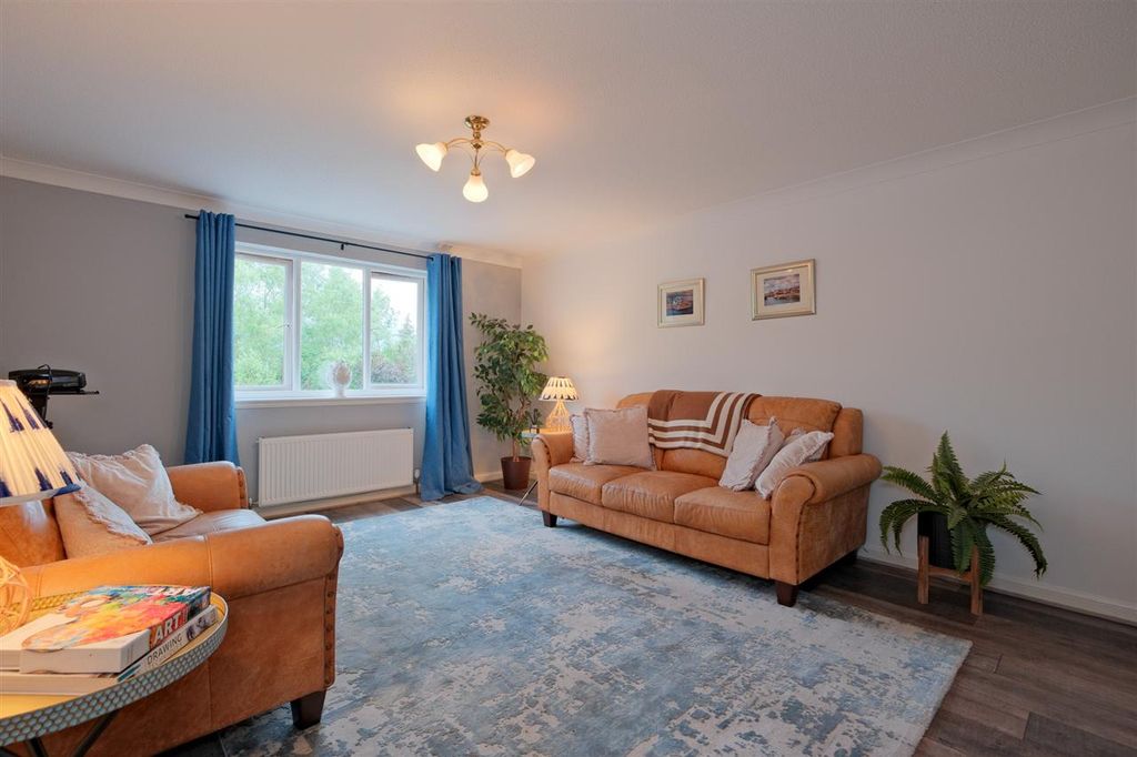 3 bed flat for saleAvonbridge Drive, Hamilton ML3 photo 2