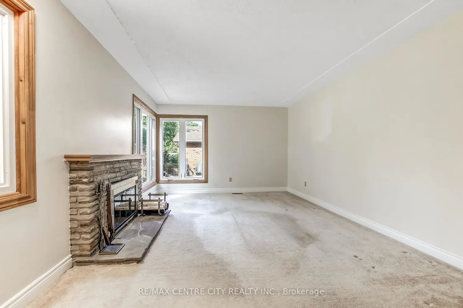 776 Headley Drive photo 3