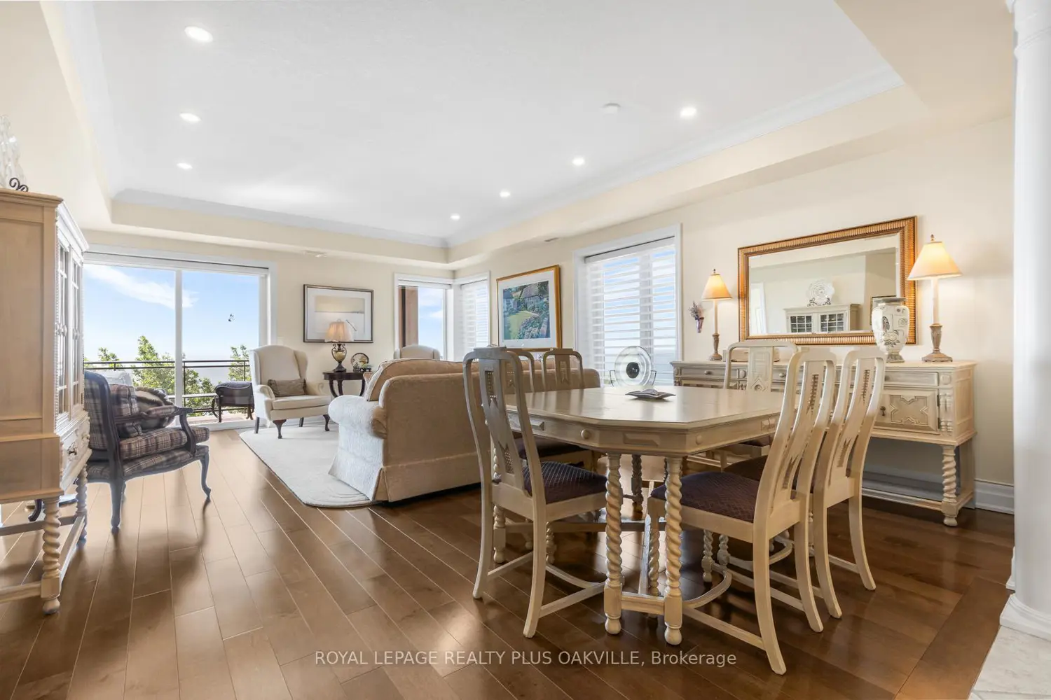 5340 Lakeshore Road 604 photo 3