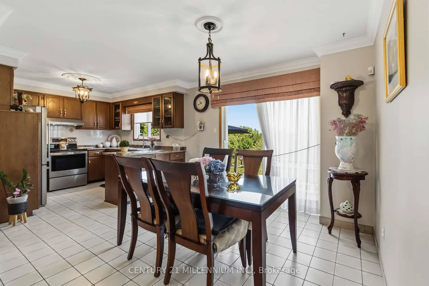83 Sunforest Drive photo 3