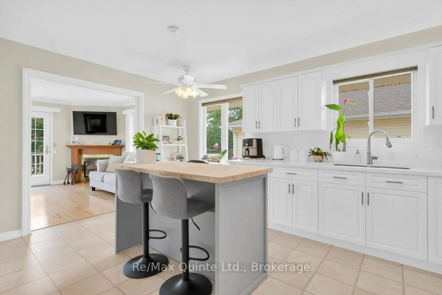 2 Heritage Drive photo 4