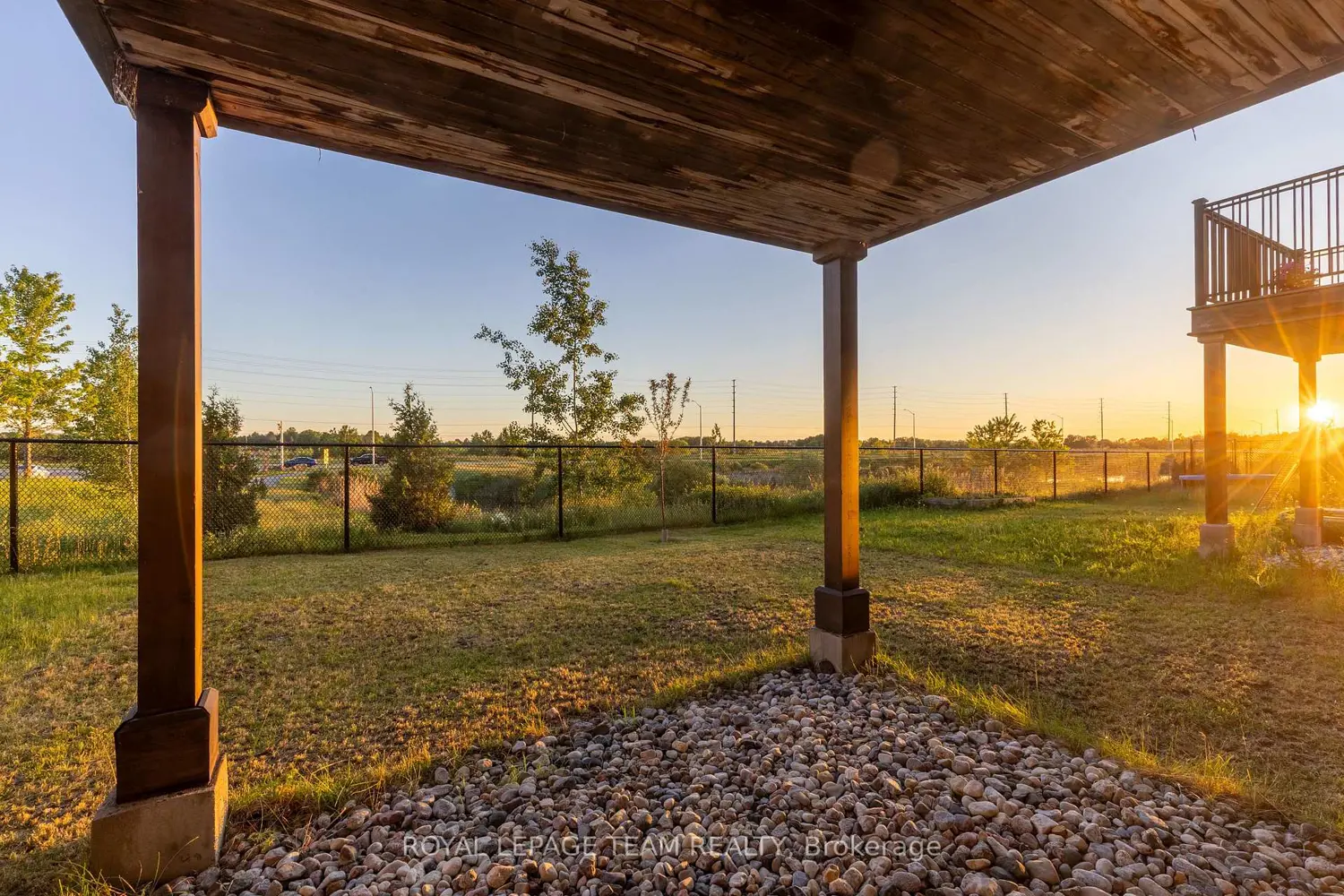 86 Escarpment Crescent photo 3