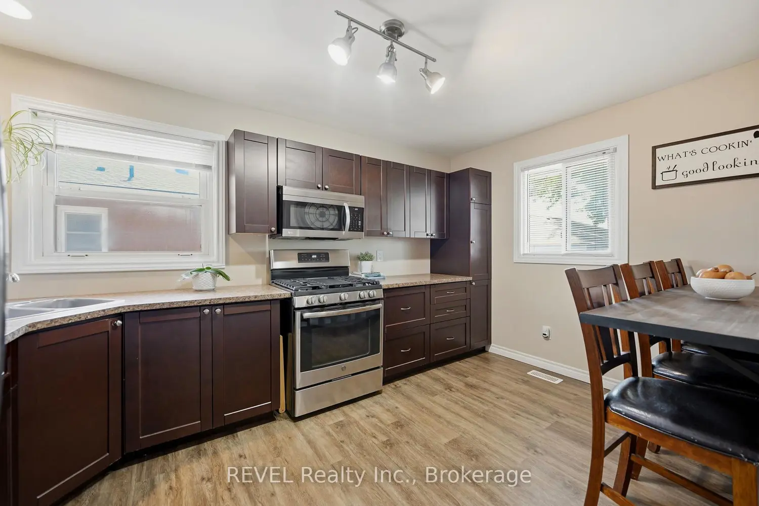 256 Clarke Street photo 4
