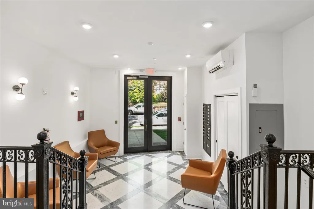2869 28th St NW Unit 202, Washington, DC 20008 photo 4