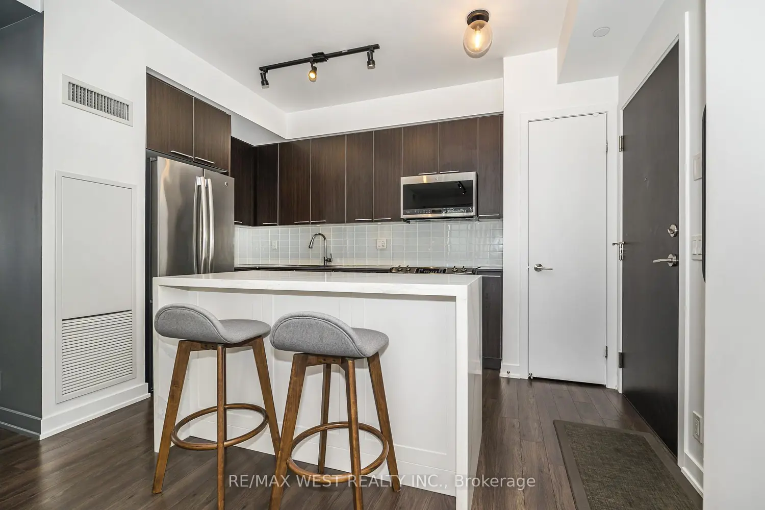 10 Park Lawn Road 1705 photo 5
