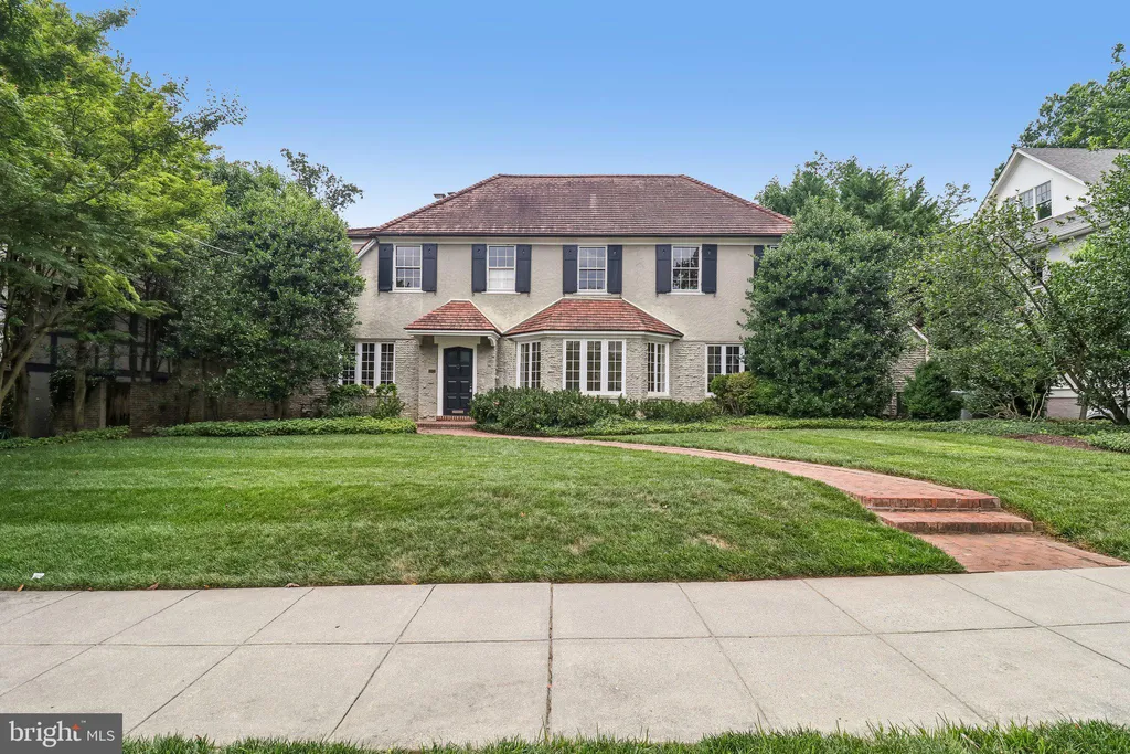 2920 44th Place NW, Washington, DC 20016 photo 2