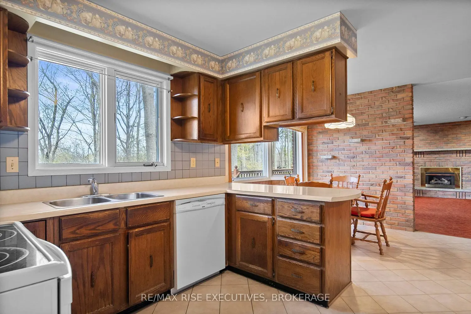 899 Safari Drive photo 4