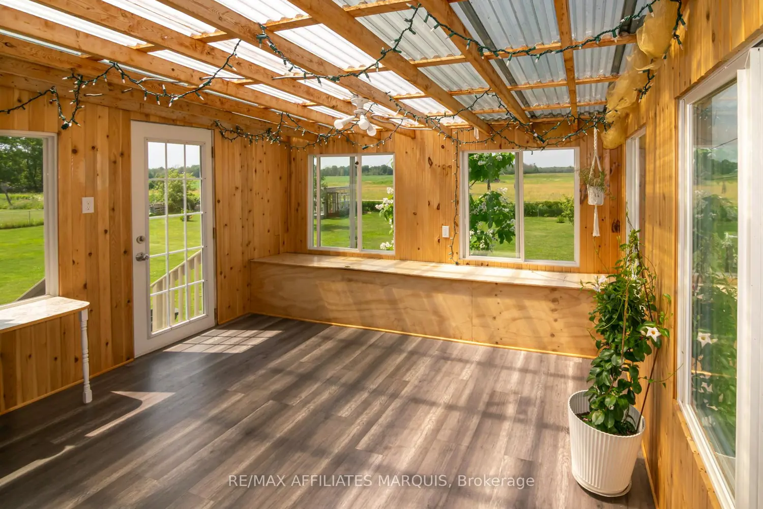 428 Johnston Road photo 5