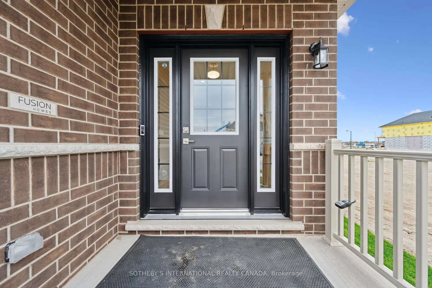 629 Anton Crescent photo 2