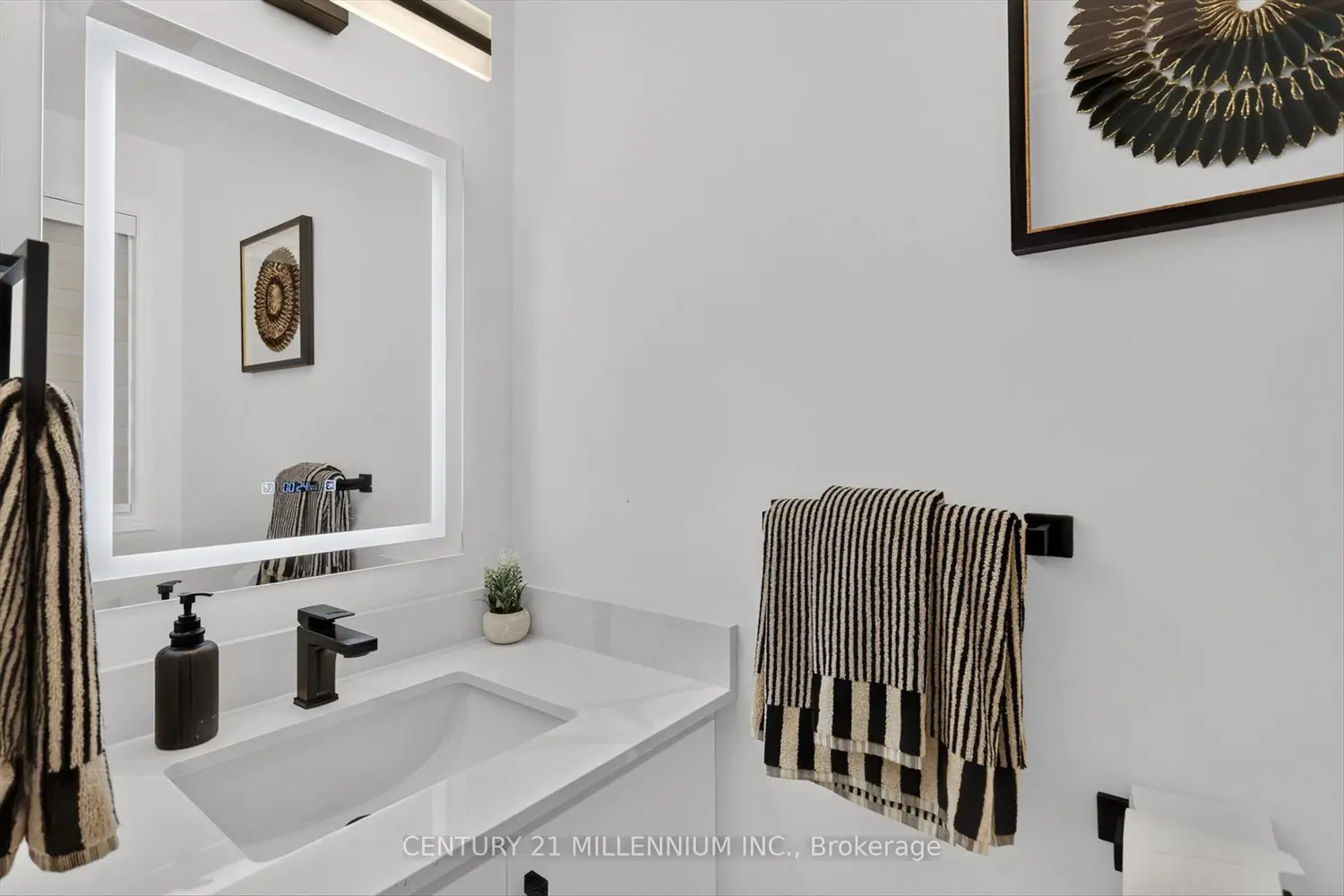 225 Lorne Court photo 3