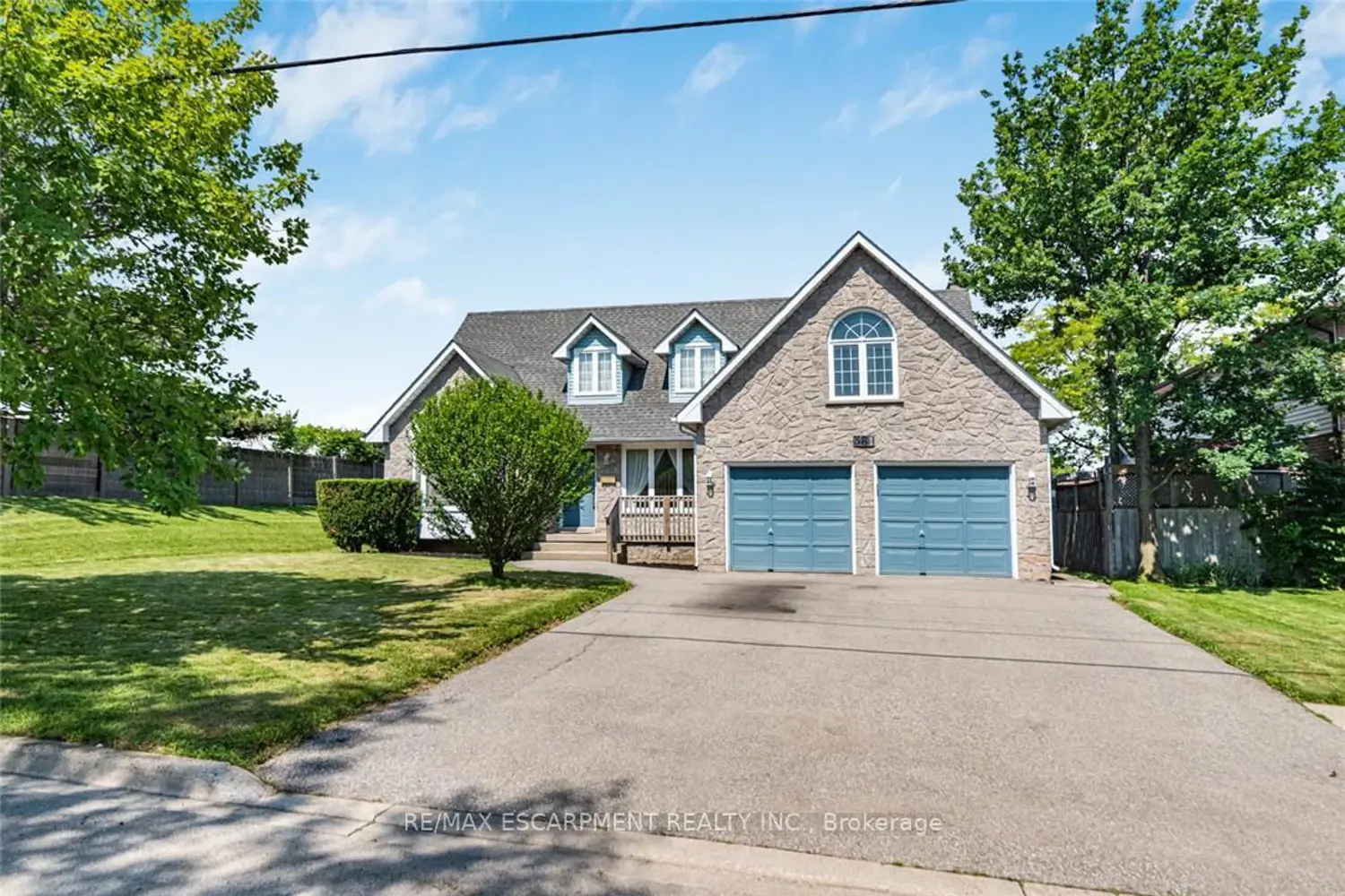 381 Kerman Avenue photo 2