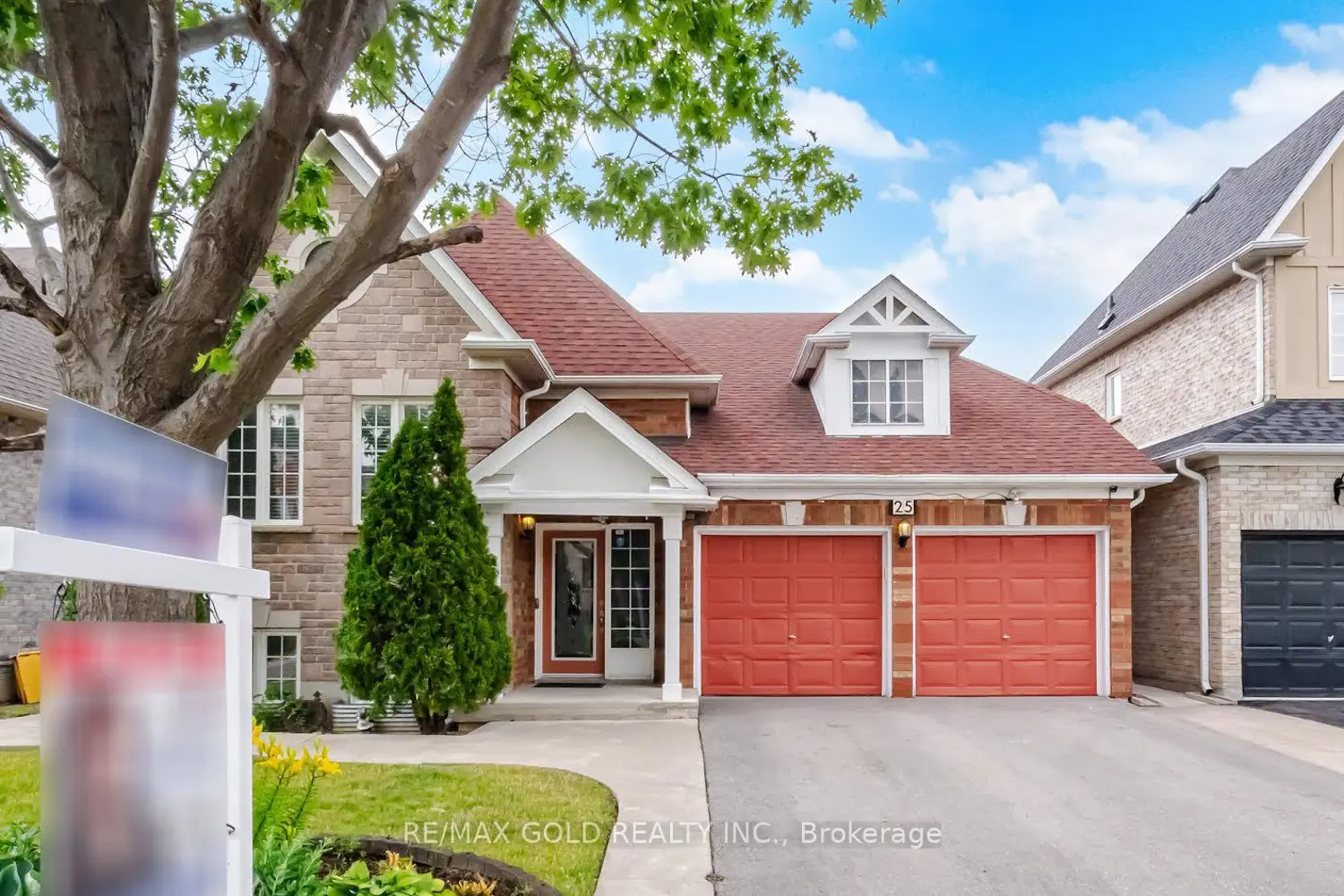 25 Treeline Boulevard