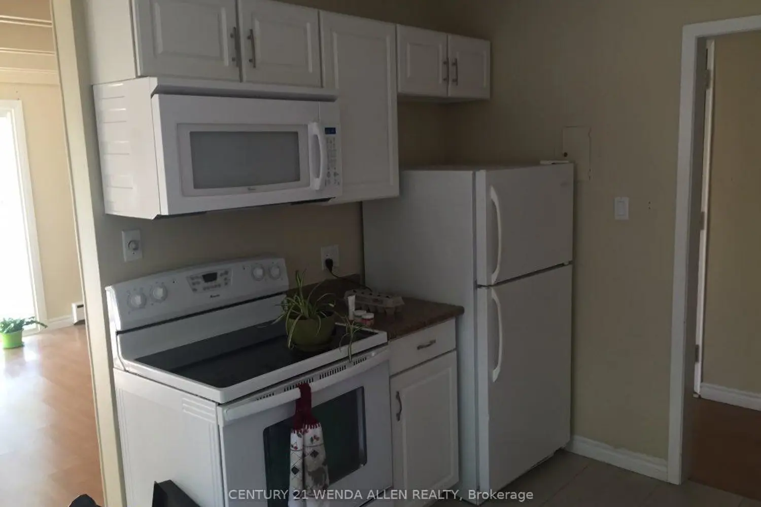 558 Lansdowne Drive photo 2
