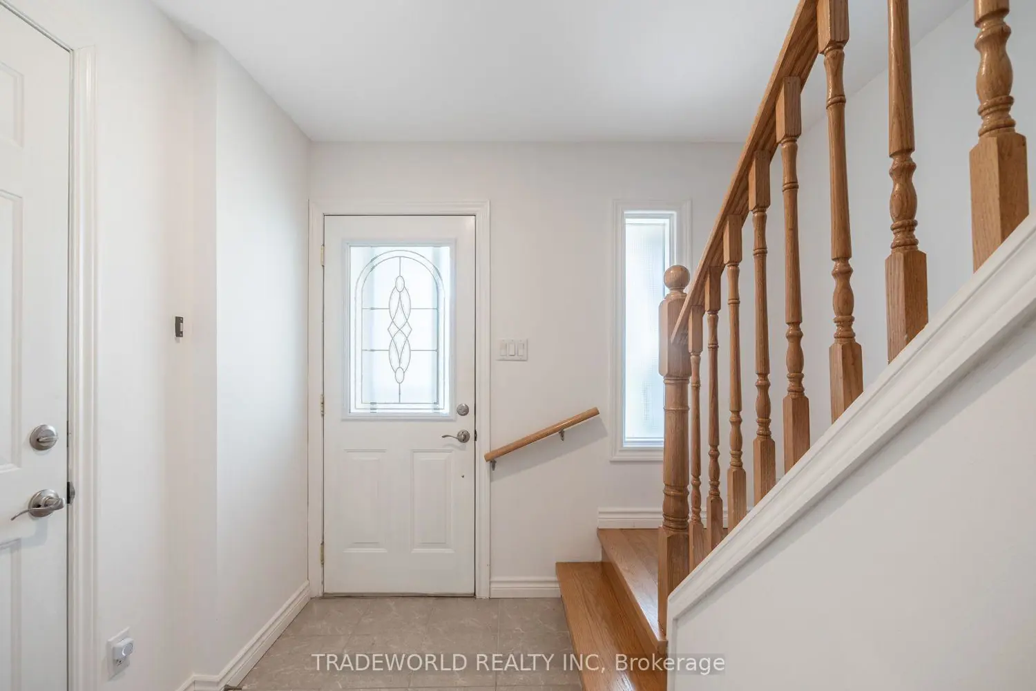 60 Camelot Way photo 4