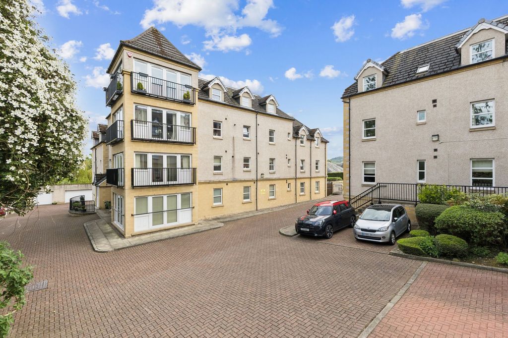 2 bed flat for salePitheavlis Crescent, Oaklands Pitheavlis Crescent PH2
