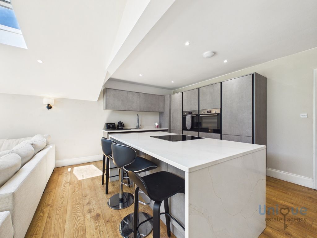 4 bed flat for saleMoss House Lane, Westby PR4 photo 3