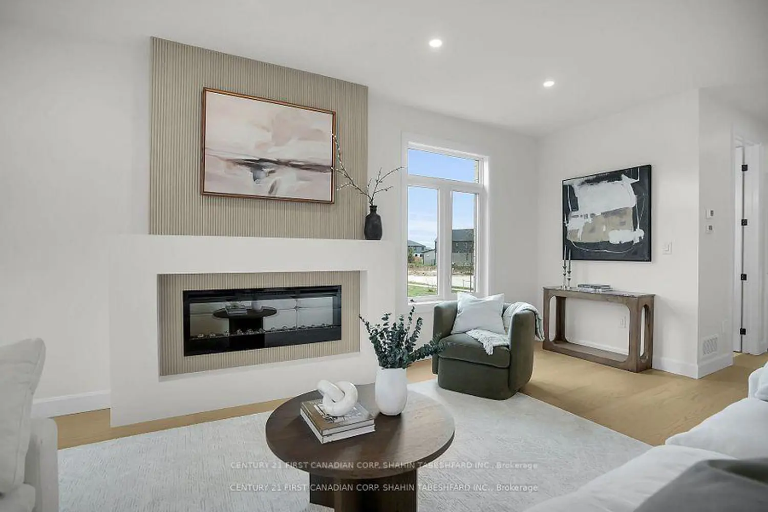 2287 Darwin Crescent photo 5