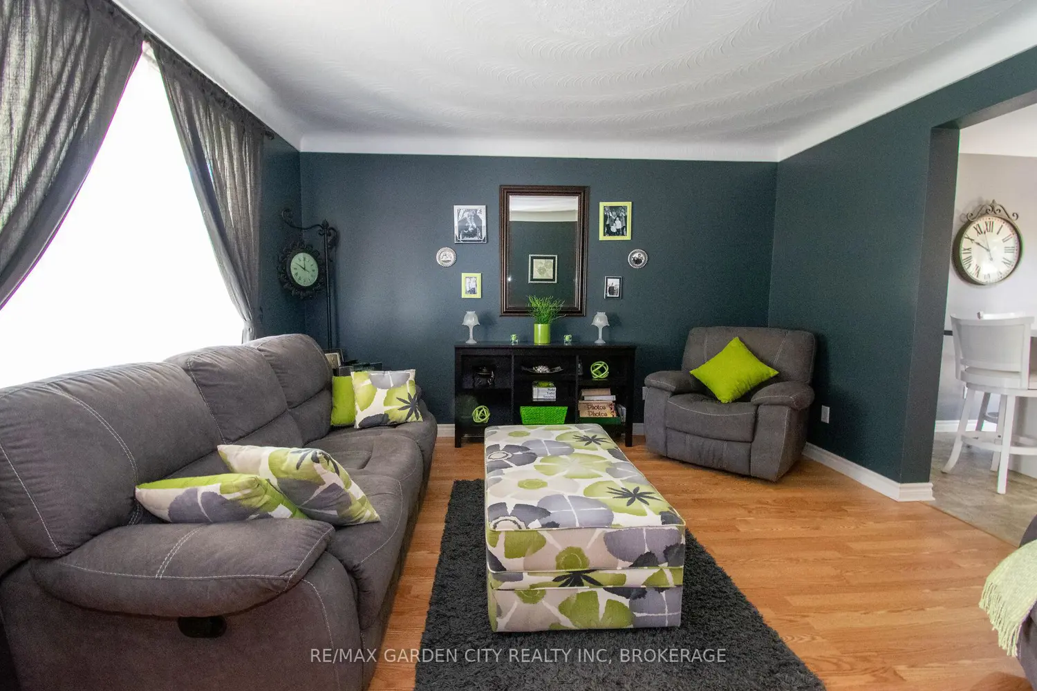 203 Leaside Drive photo 3