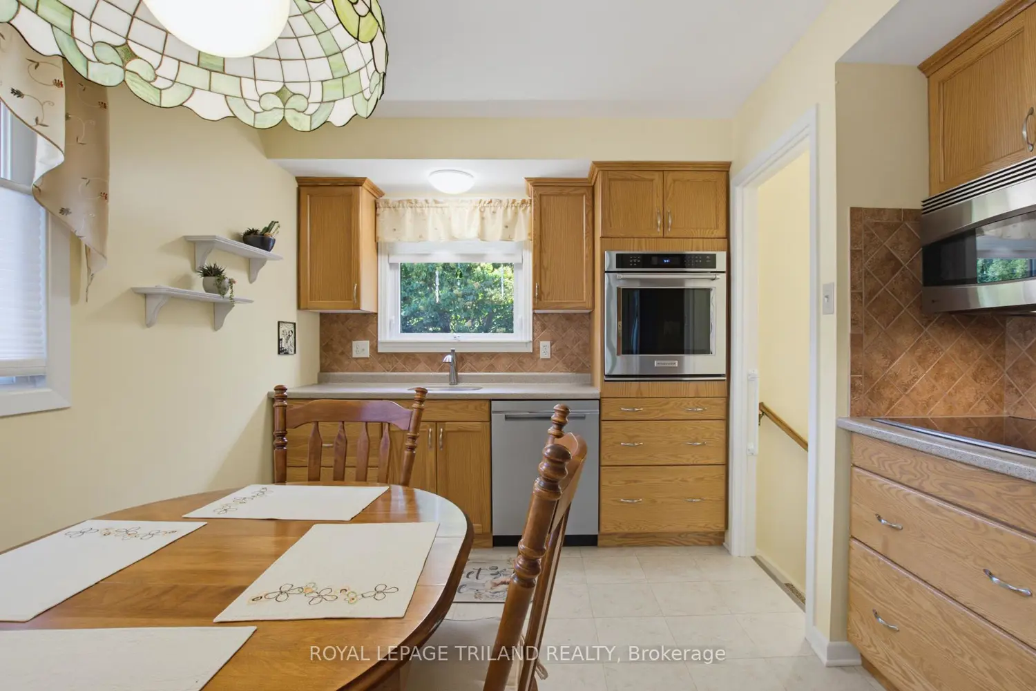 115 Champlain Crescent photo 5