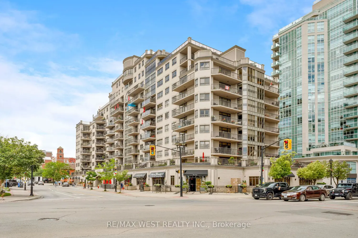 399 Elizabeth Street 905